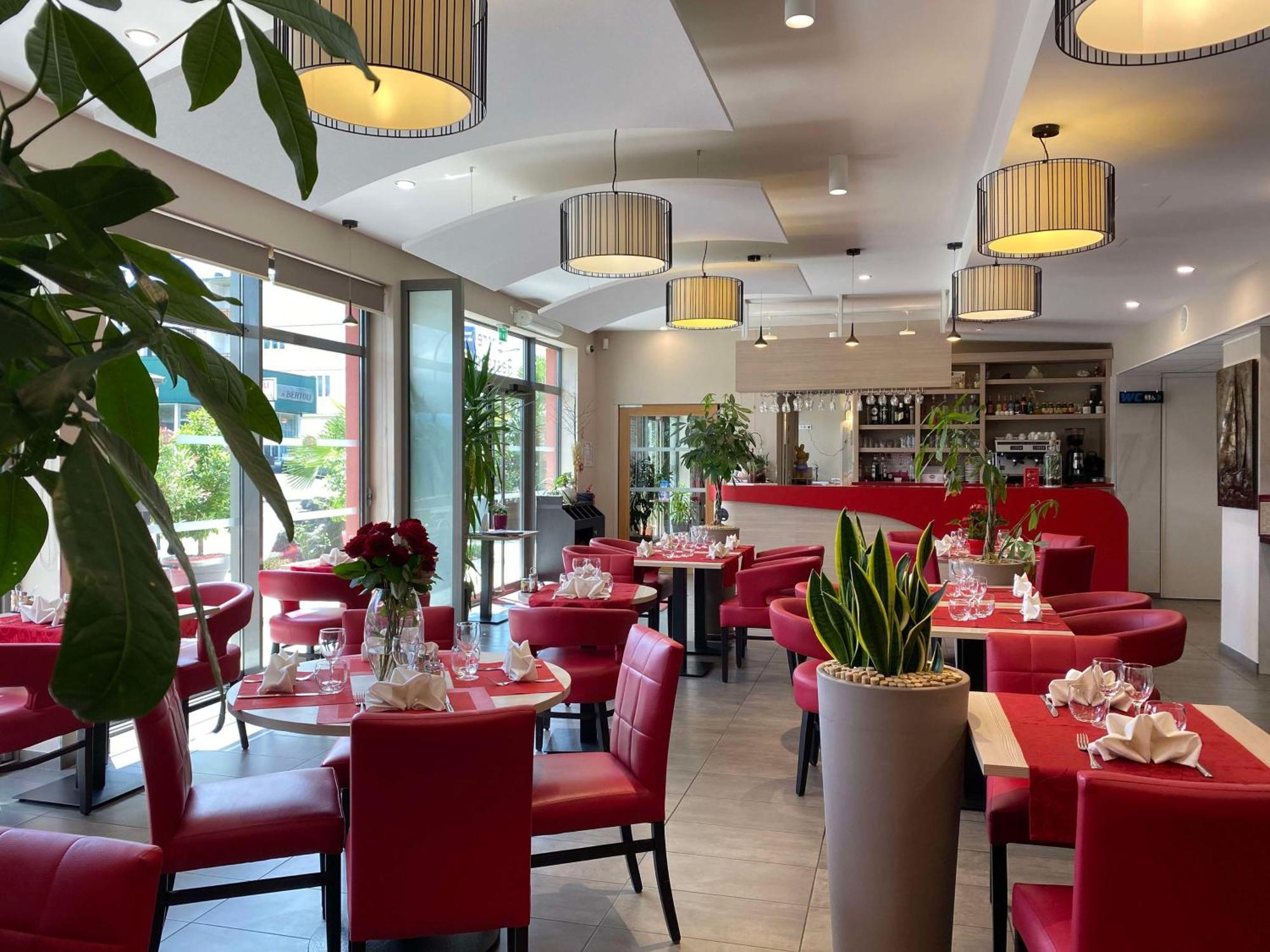 Brit Hotel Brive La Gaillarde - Restaurant La Limousine Malemort Kültér fotó
