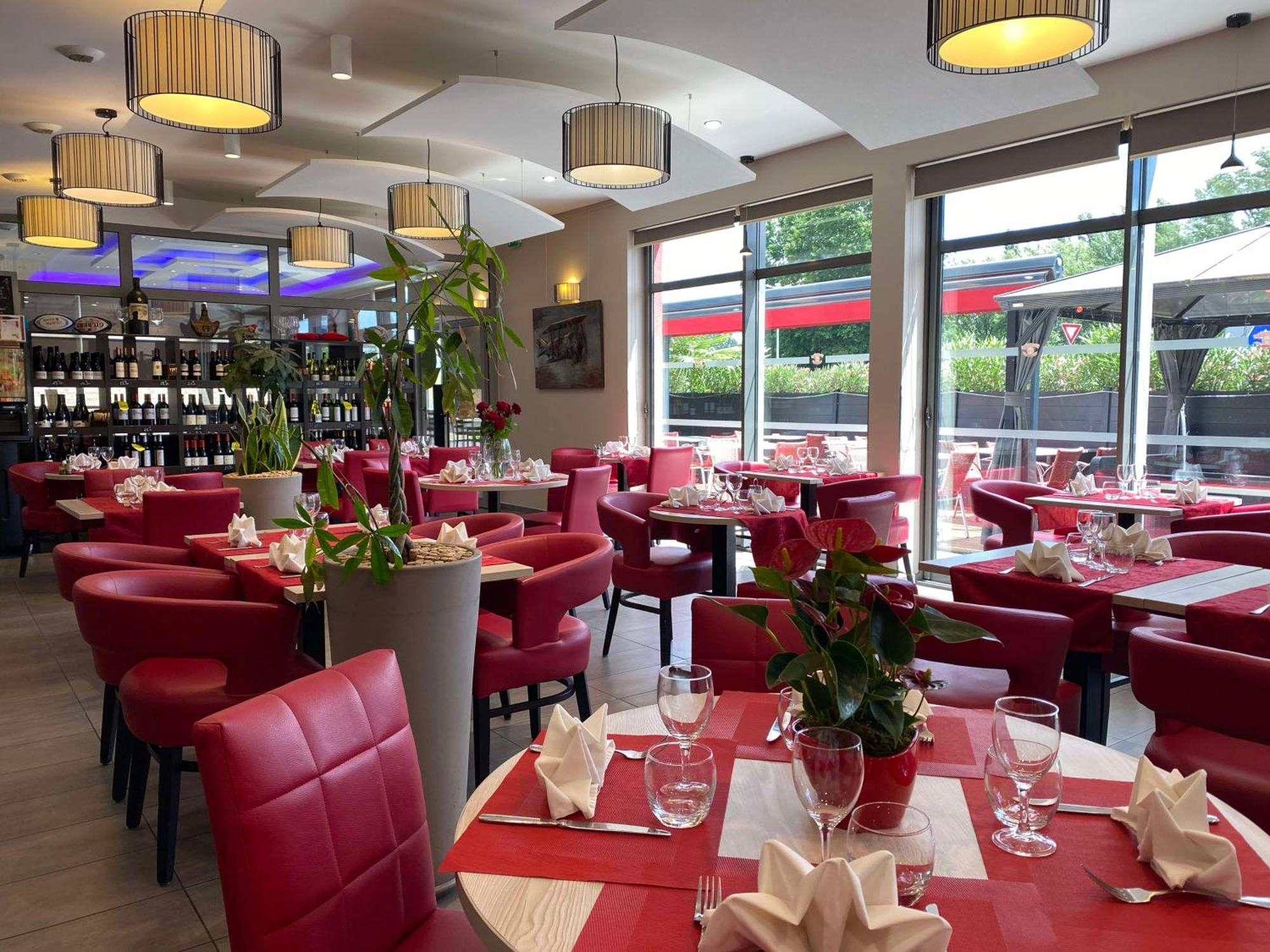 Brit Hotel Brive La Gaillarde - Restaurant La Limousine Malemort Kültér fotó