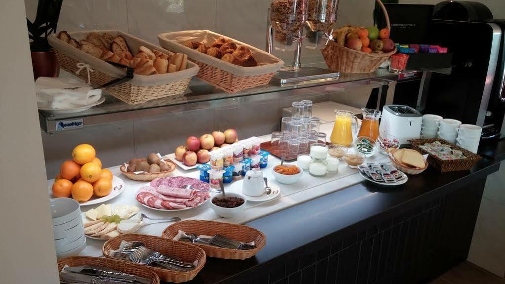 Brit Hotel Brive La Gaillarde - Restaurant La Limousine Malemort Kültér fotó
